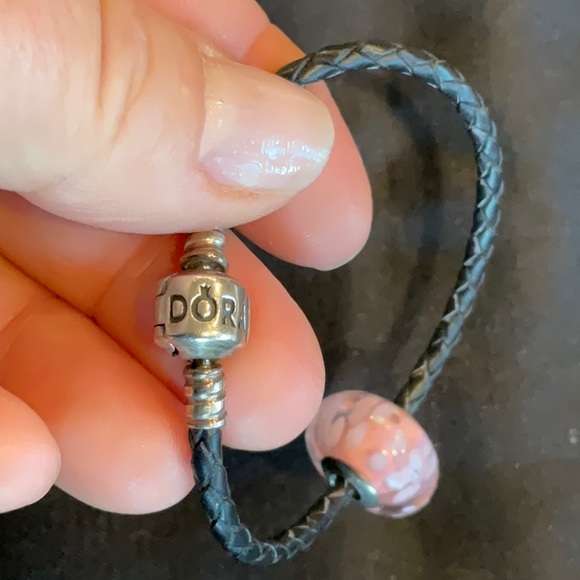 Pandora black leather bracelet - Picture 3 of 5